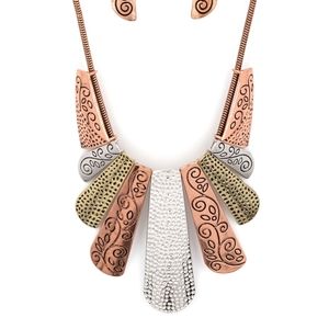 leap printed necklace